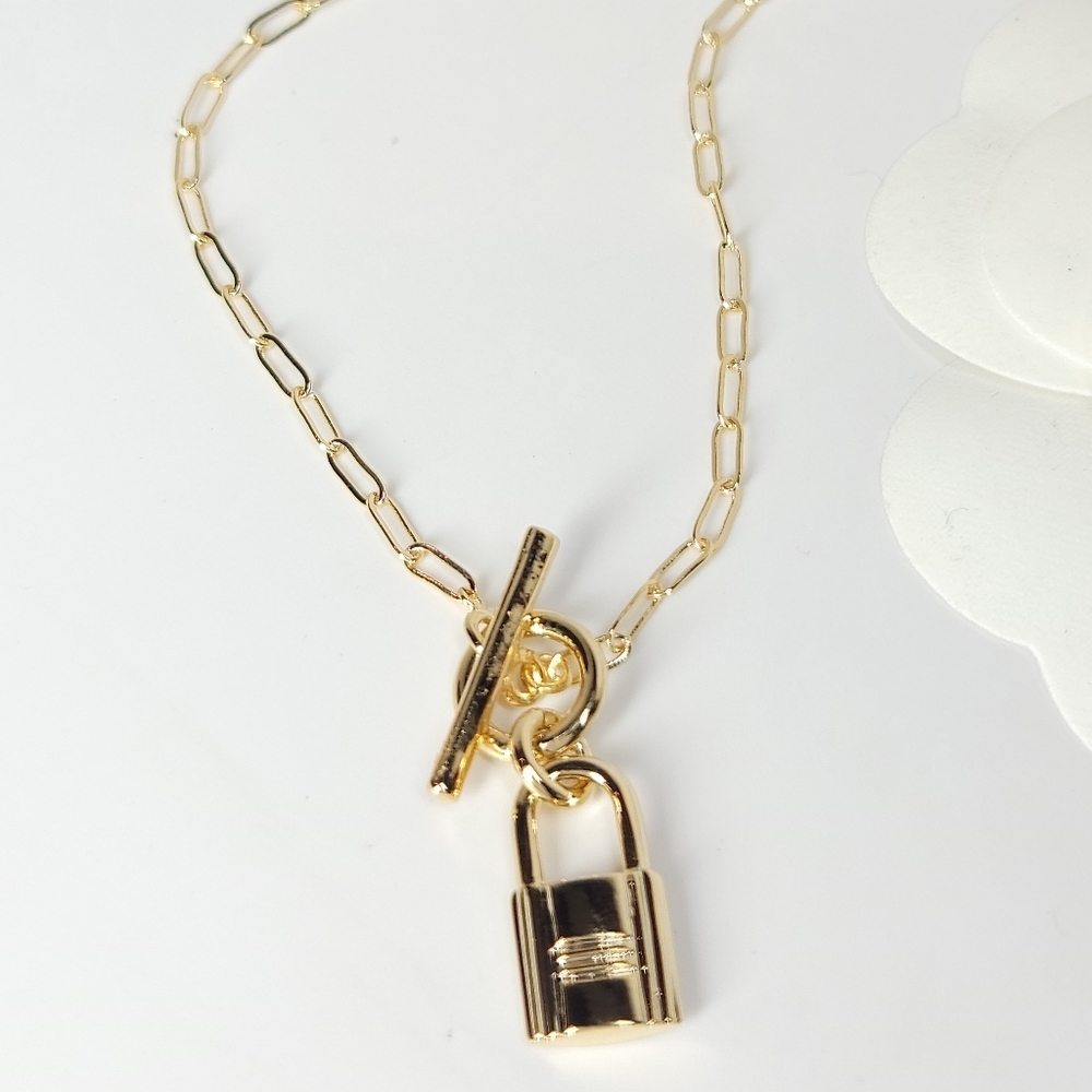 Trendy Padlock Toggle Paperclip Necklace NEW - Picture 4 of 11